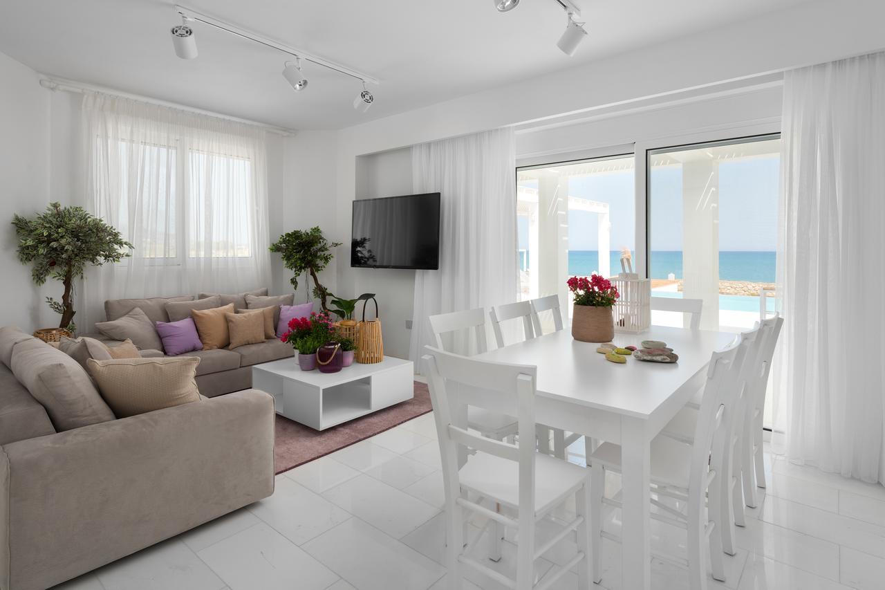 Maria & Nada Beachfront Villas 科林比亚 外观 照片
