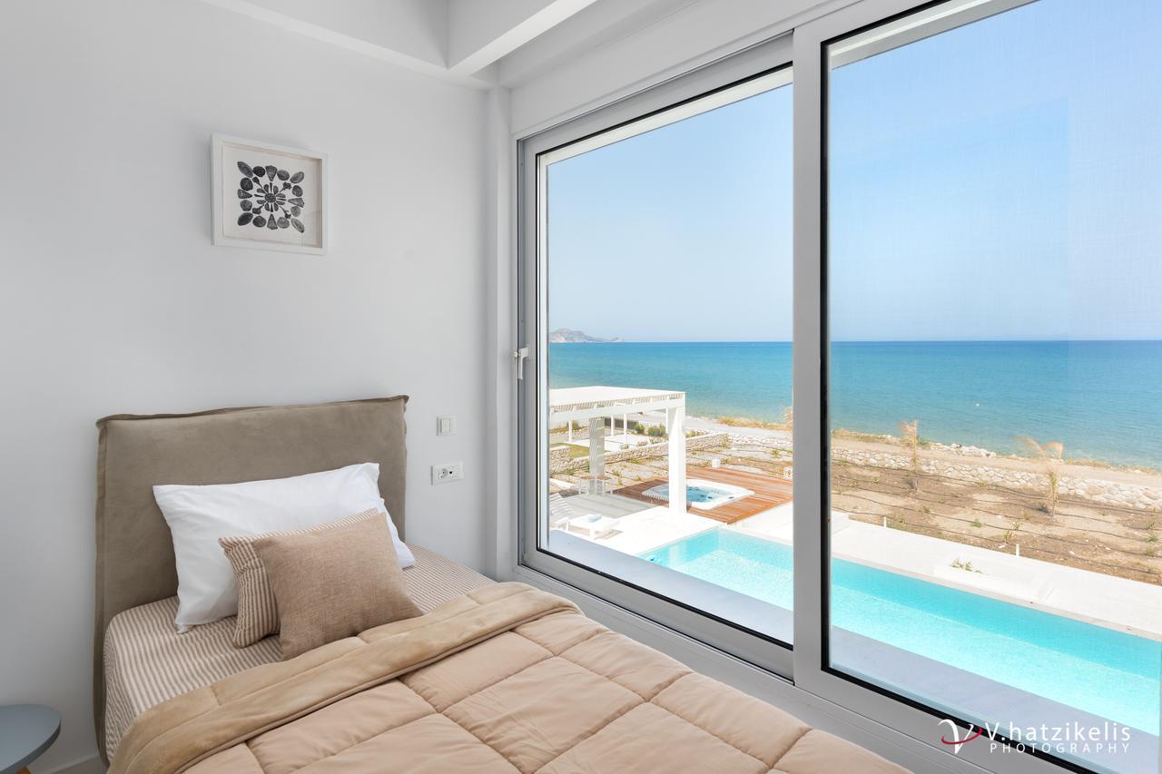 Maria & Nada Beachfront Villas 科林比亚 外观 照片