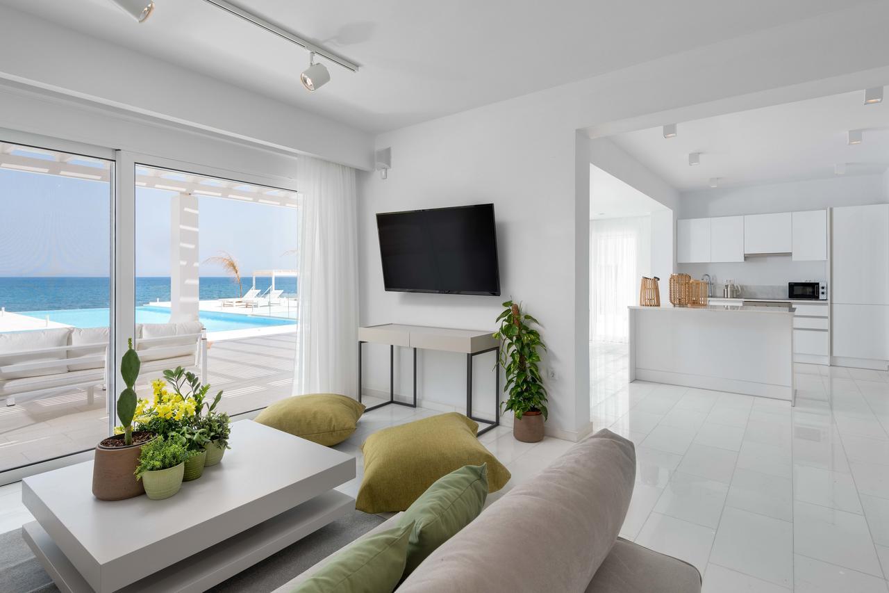 Maria & Nada Beachfront Villas 科林比亚 外观 照片