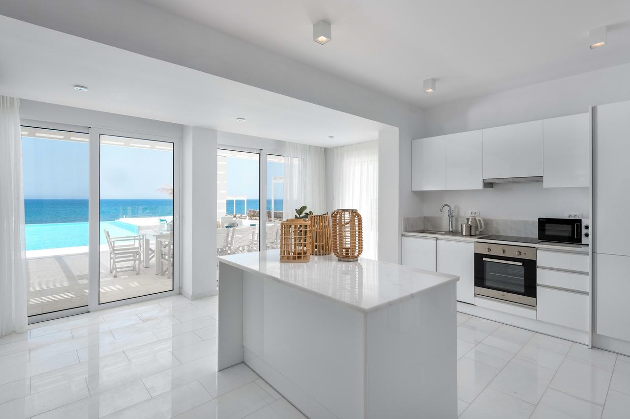 Maria & Nada Beachfront Villas 科林比亚 外观 照片