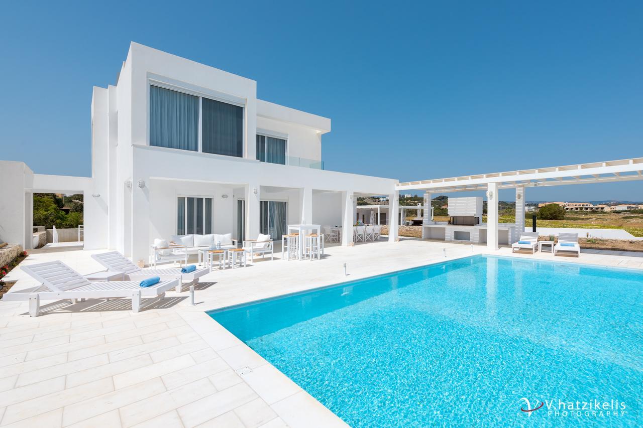 Maria & Nada Beachfront Villas 科林比亚 外观 照片