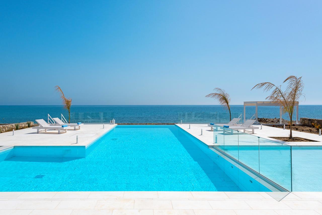 Maria & Nada Beachfront Villas 科林比亚 外观 照片