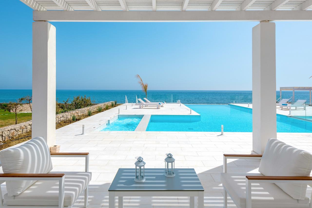 Maria & Nada Beachfront Villas 科林比亚 外观 照片