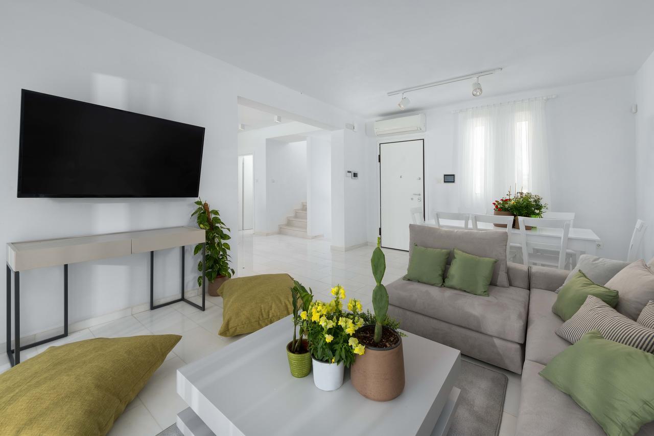 Maria & Nada Beachfront Villas 科林比亚 外观 照片